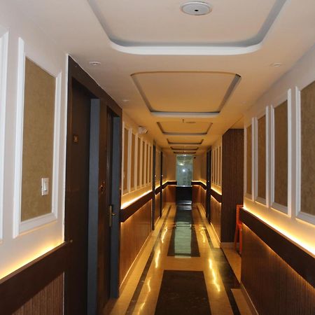 Hotel Gold Stone Канпур Экстерьер фото