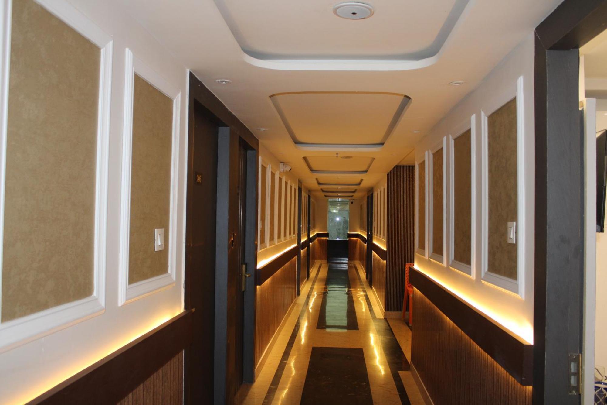 Hotel Gold Stone Канпур Экстерьер фото